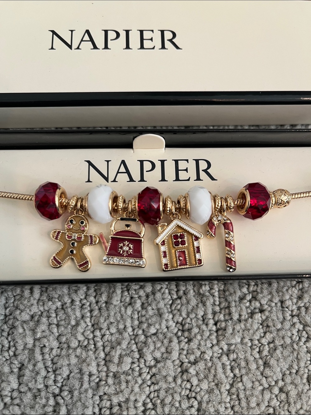 🩷 Napier Gold-Tone Charm Bracelet with Red Enamel Gingerbread Accents